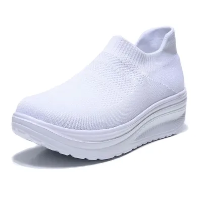 LIGHTWEIGHT WOMEN'S SPORTS SHOES